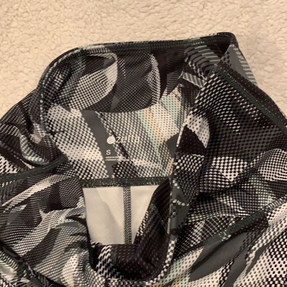 Zella Studio Lite - Picture 3 of 8